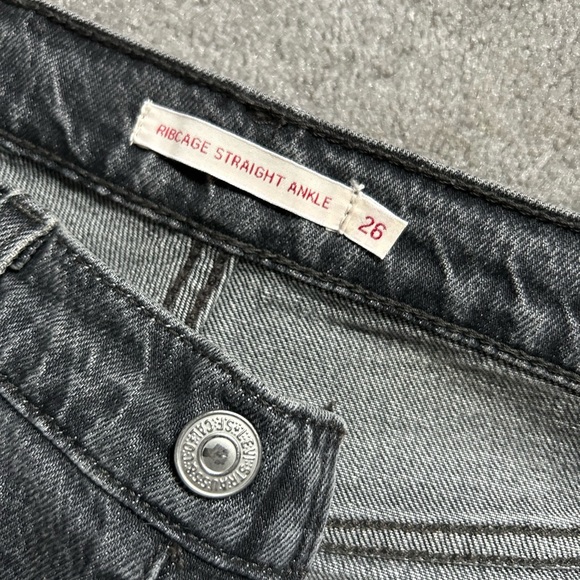 Levi’s Ribcage Jeans - Picture 3 of 5